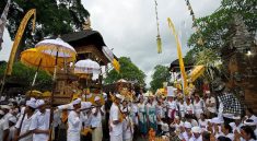 Tradisi Bali Pada Hari Raya Galungan - GRB Project