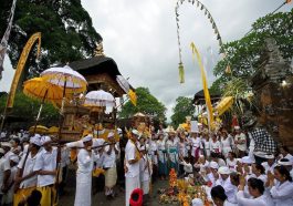 Tradisi Bali Pada Hari Raya Galungan - GRB Project