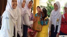 Dedikasi Guru Desa Ajarkan Pentingnya Jiwa Sosial Kepada Siswa dan Siswi