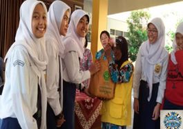 Dedikasi Guru Desa Ajarkan Pentingnya Jiwa Sosial Kepada Siswa dan Siswi