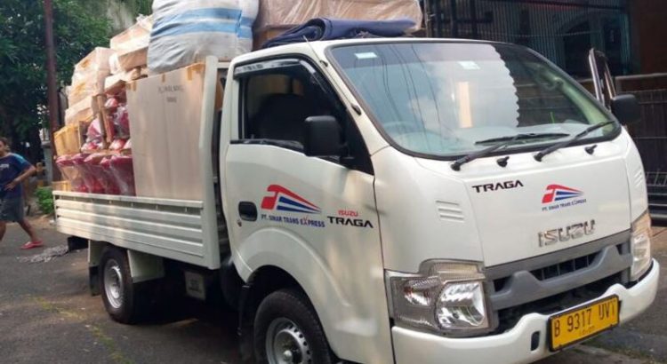 Kegiatan Positif Sinar Trans Jakarta, Salurkan Bantuan Korban Kebakaran