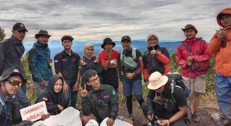 Bacaan Cerita Inspiratif Relawan Sosial Membantu Para Pendaki Gunung