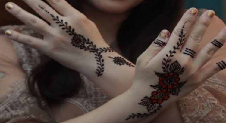 Kisah Inspiratif Enita Ahmad Jadi Seniman Jasa Lukis Karya Seni Henna di Surabaya