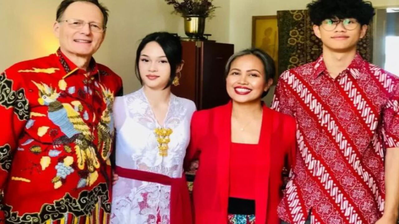Pelestarian Budaya Indonesia Lewat Pameran Ekslusif Batik dan Tekstil Tradisional di Eropa