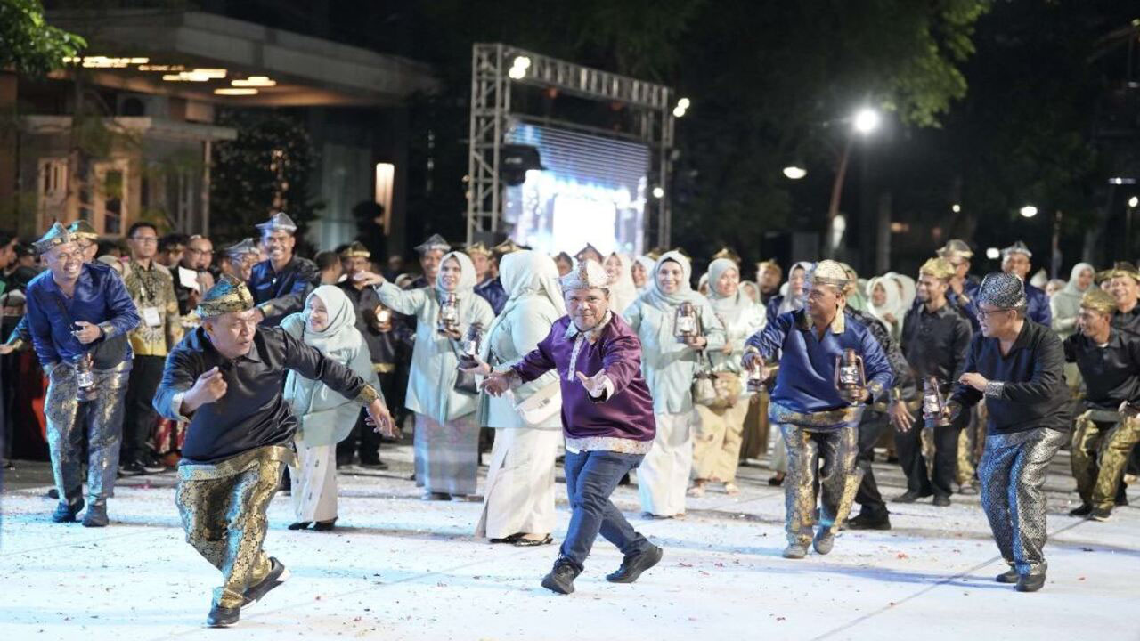 Tradisi Budaya Ternate Turut Memeriahkan Acara Karnaval APEKSI 2025 Lewat Tarian Soya Sisi